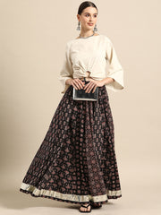 Shop the ultimate Pure Cotton Maxi Skirt that balances traditional charm and modern flair. Ideal for any occasion, find your perfect fit and style now