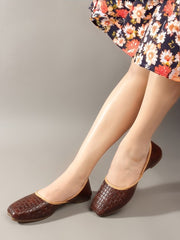 Women Textured Mojaris Flats