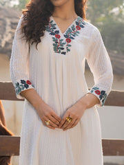 Floral Embroidered V-Neck A-Line Pure Cotton Kurta WIth Trousers