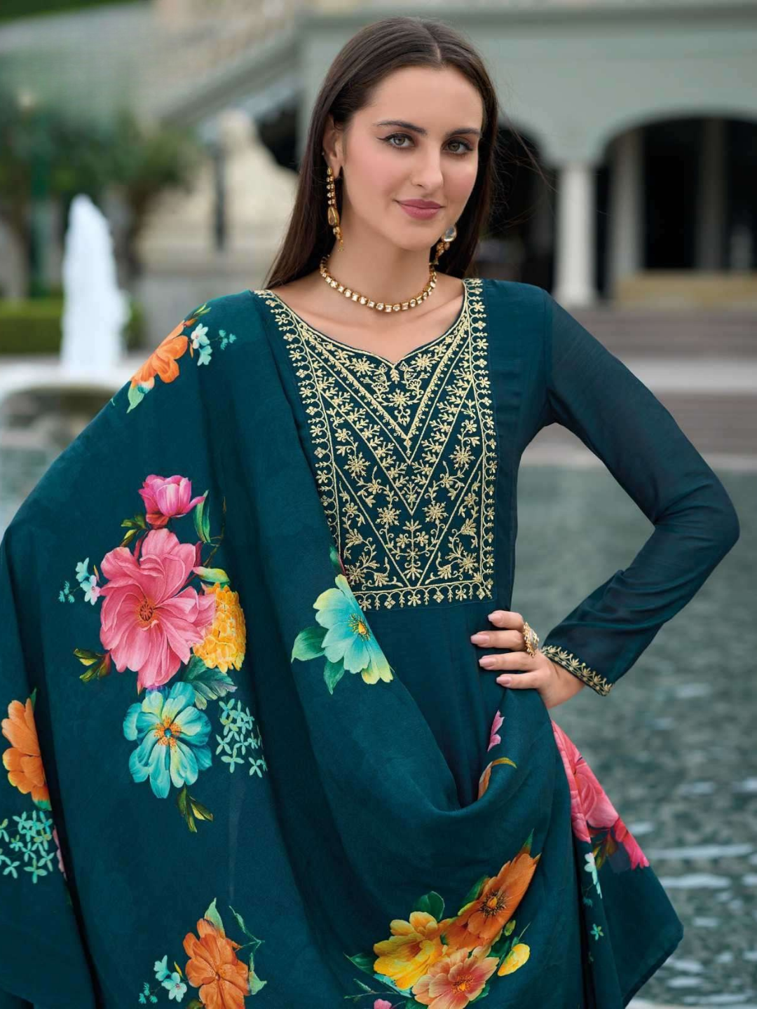 Women Royal Anarkali Kurta Set with rich work