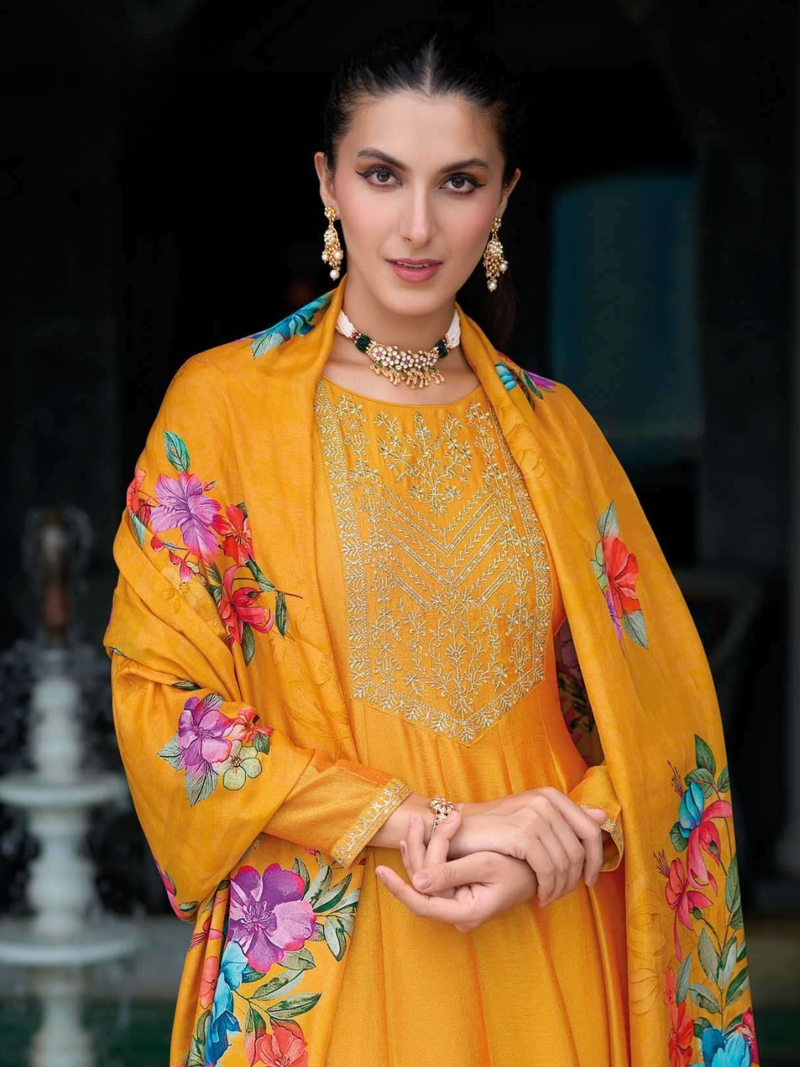 Women Royal Anarkali Kurta Set with rich work-8