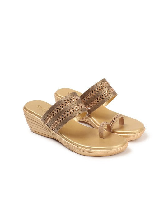 Women Textured Wedge Heel Sandals