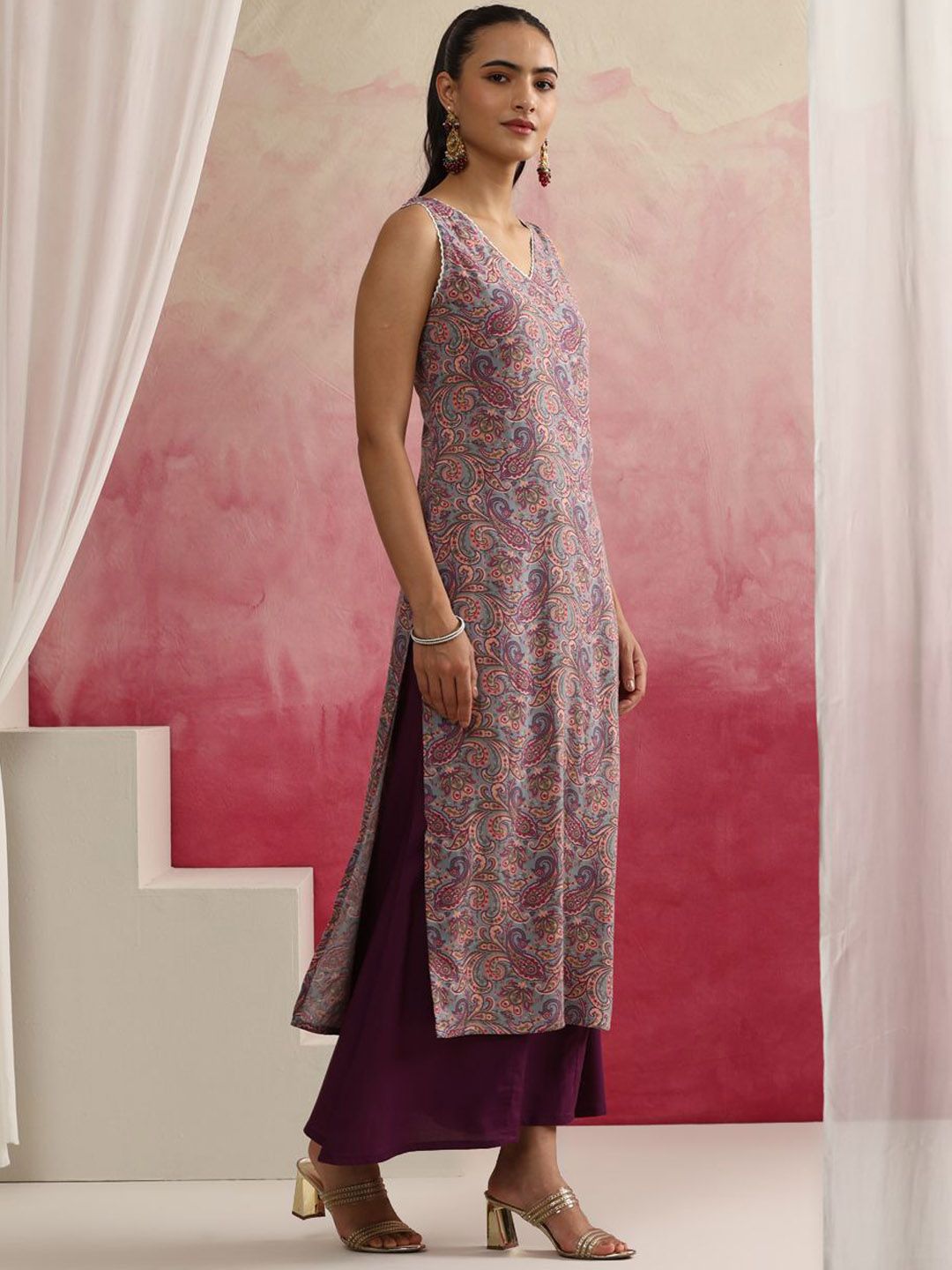Paisley Printed V-Neck Sleeveless Kurta with Palazzos & With Dupatta-8
