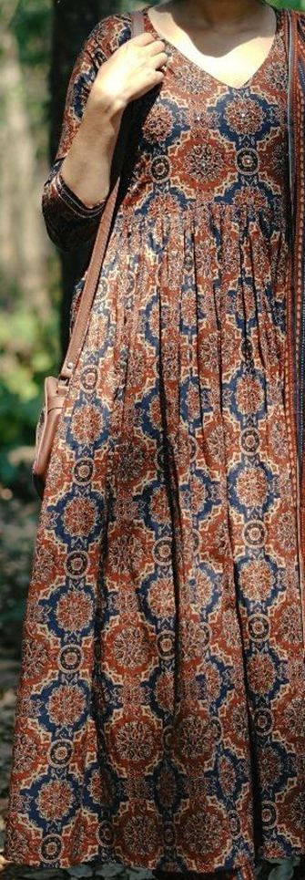 Ethnic Motifs Embroidered Thread Work Anarkali Kurta with Trousers & Dupatta-3
