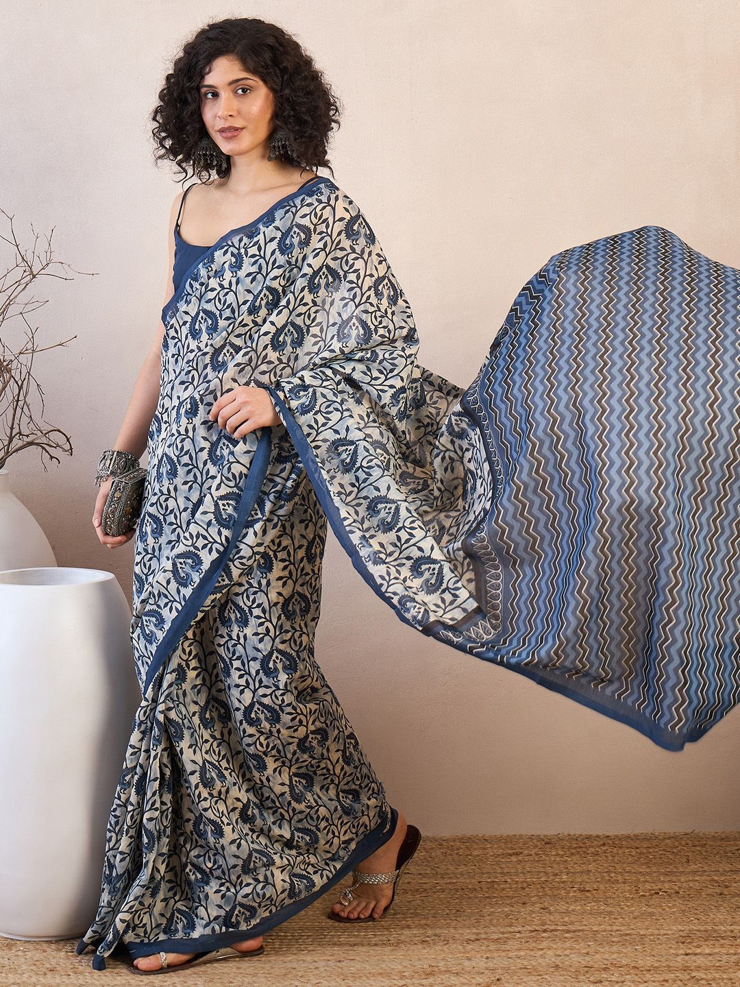 Ethnic Motifs Printed Dabu Saree-9