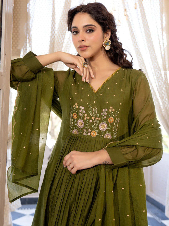 Women Floral Embroidered Panelled Thread Work Kurta with Trousers & With Dupatta-5