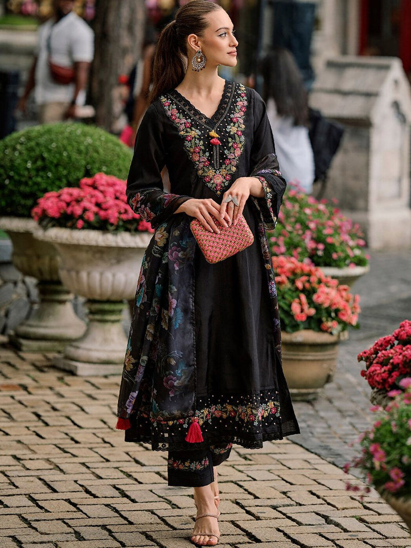 Floral Embroidered Thread Work A-Line Kurta With Trousers & Dupatta-7