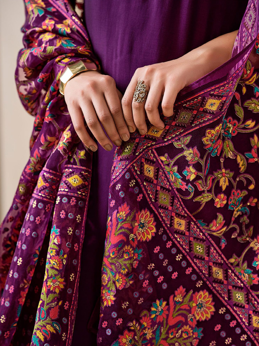 Beautiful Women’s Graceful Brasso Heritage Collection with thread word-17