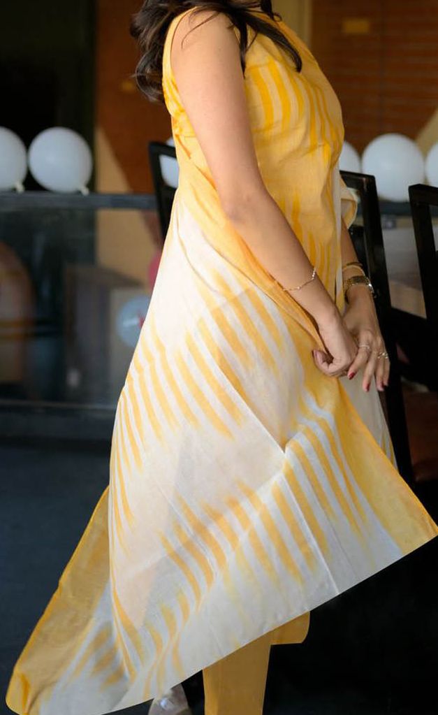 Geometric Printed Round Neck Straight Kurta With Trousers & Dupatta-4