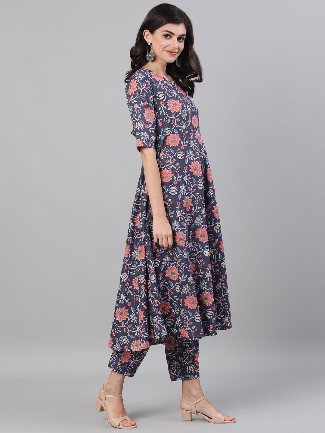 Women Red Floral Printed Kurta With Trouser & Dupatta-3