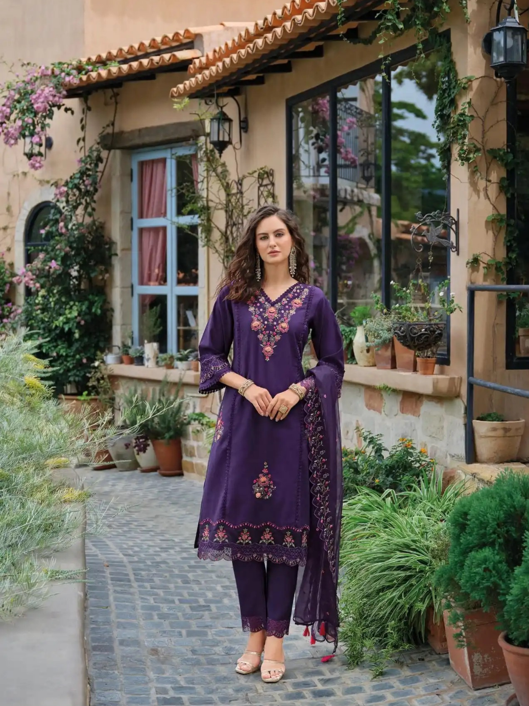 Women’s Shiddat Embroidered Kurta Set-4