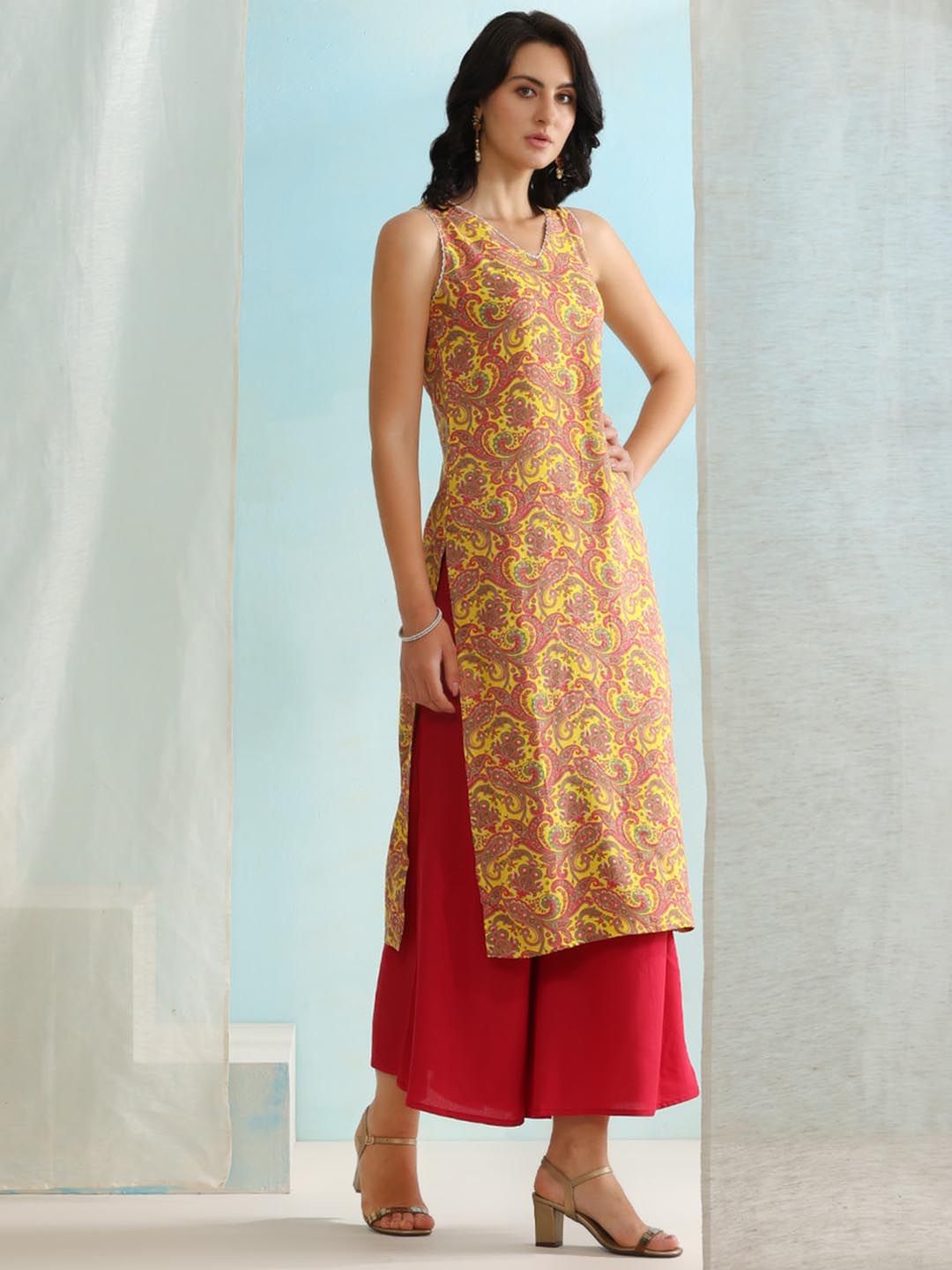 Paisley Printed V-Neck Sleeveless Kurta with Palazzos & With Dupatta-7