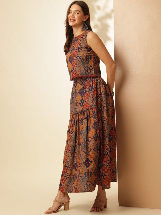 Maroon Geometric Printed Boat Neck Sleeveless Pure Cotton Crop Top With Slit Skirt-4