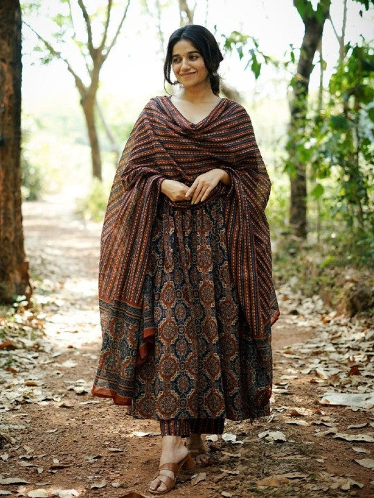 Ethnic Motifs Embroidered Thread Work Anarkali Kurta with Trousers & Dupatta-1