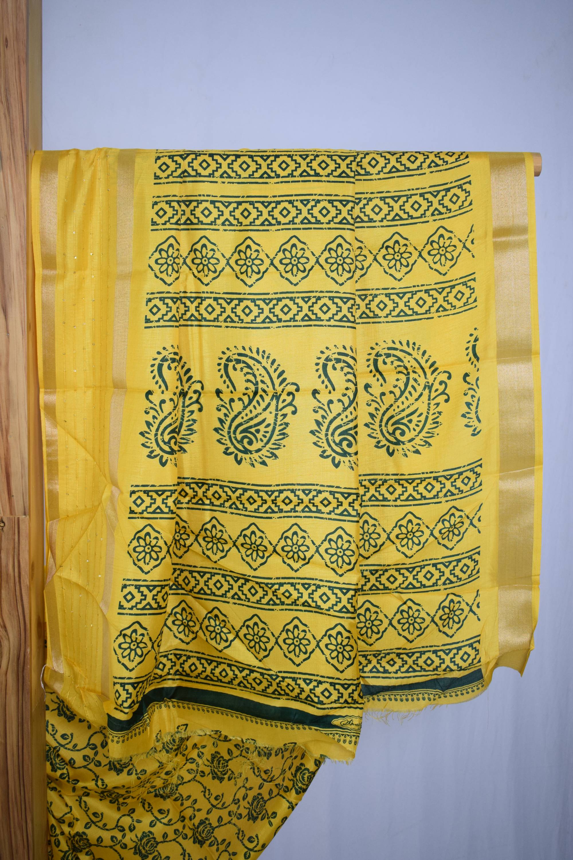 Floral Design Banarasi Silk Saree