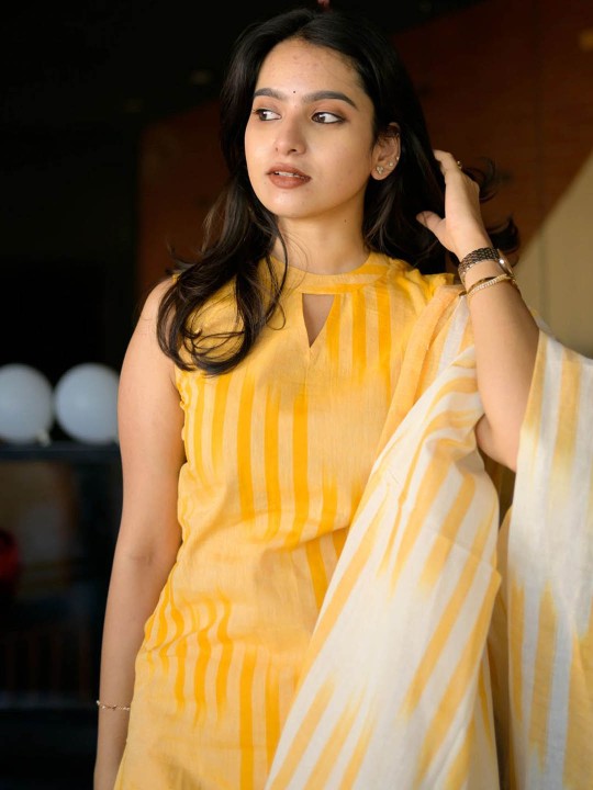 Geometric Printed Round Neck Straight Kurta With Trousers & Dupatta-6
