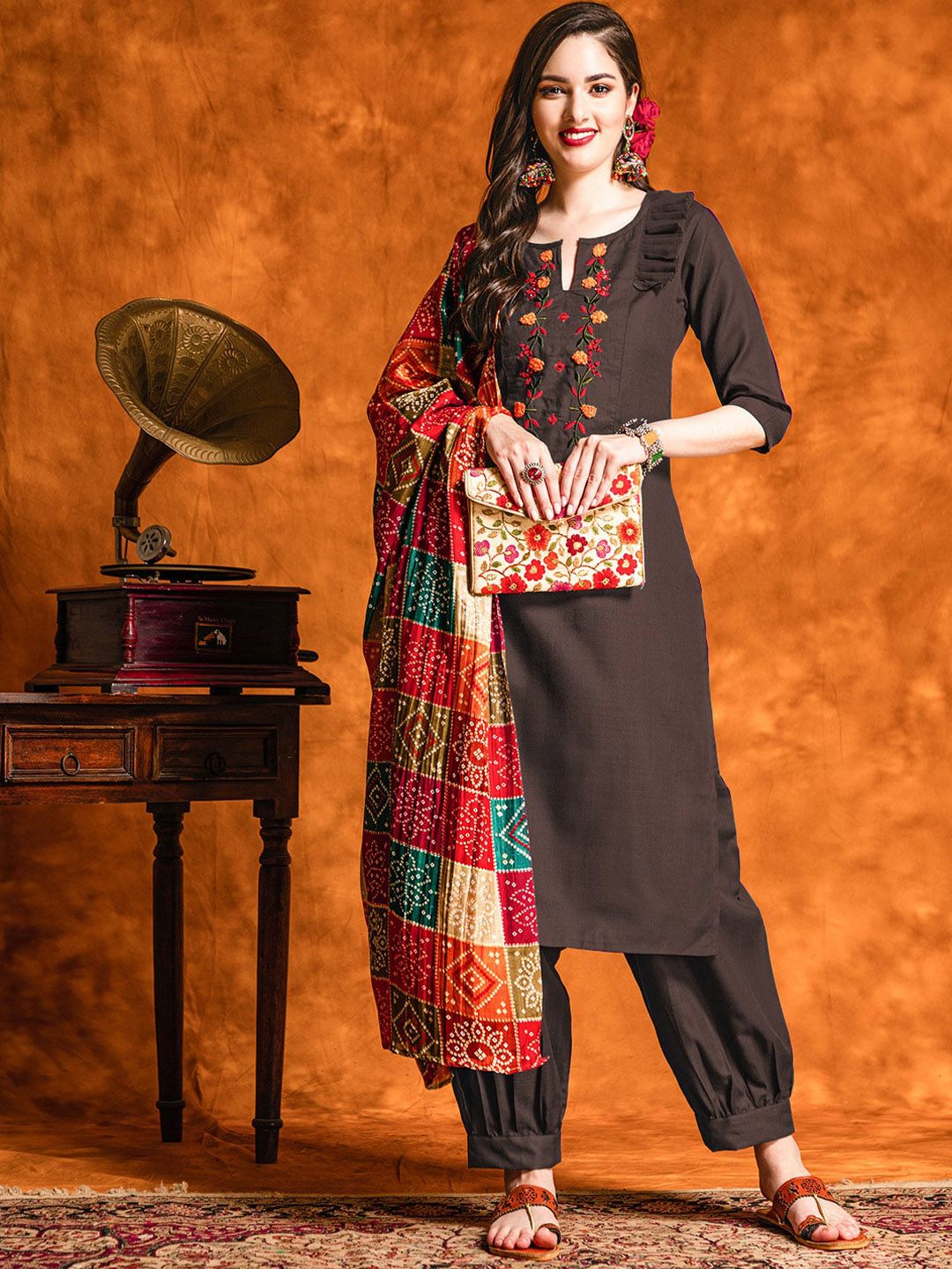 Floral Embroidered Regular Pure Cotton Kurta With Patiala & Dupatta
