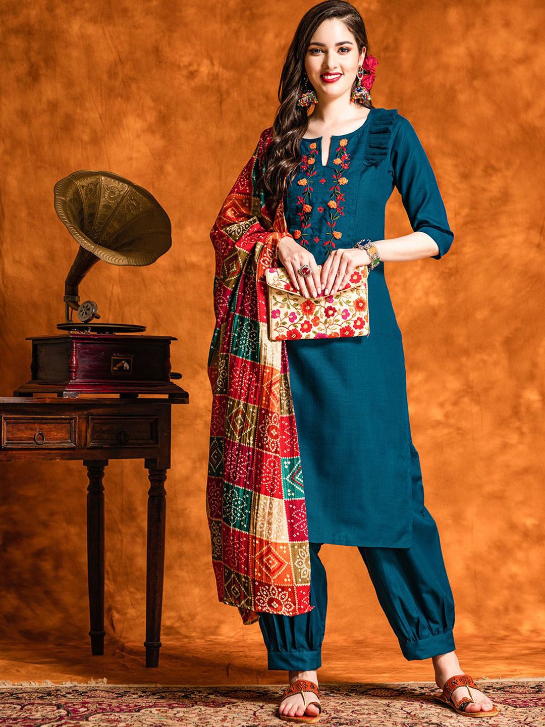 Floral Embroidered Regular Pure Cotton Kurta With Patiala & Dupatta-4