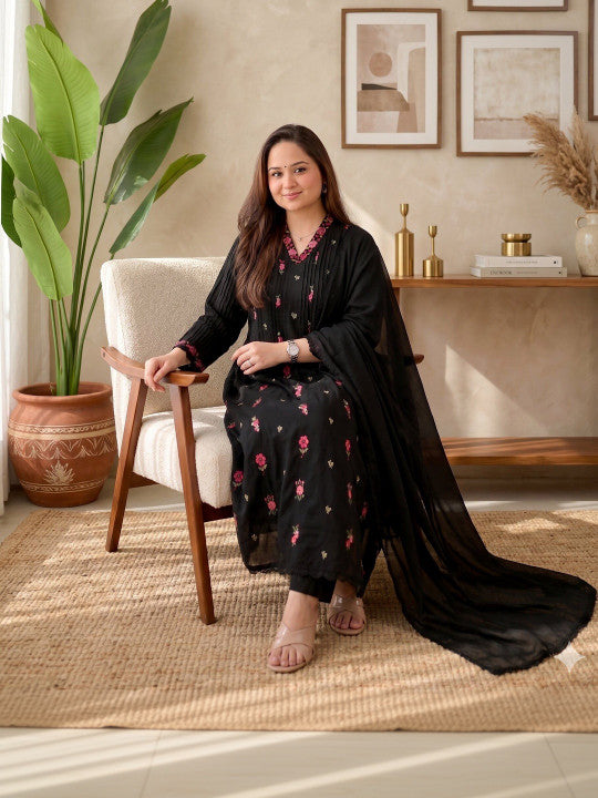 Women Floral Embroidered Panelled Thread Work Kurta with Trousers & With Dupatta-4