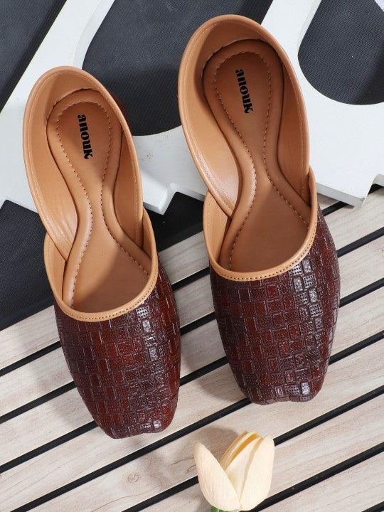 Women Textured Mojaris Flats-1
