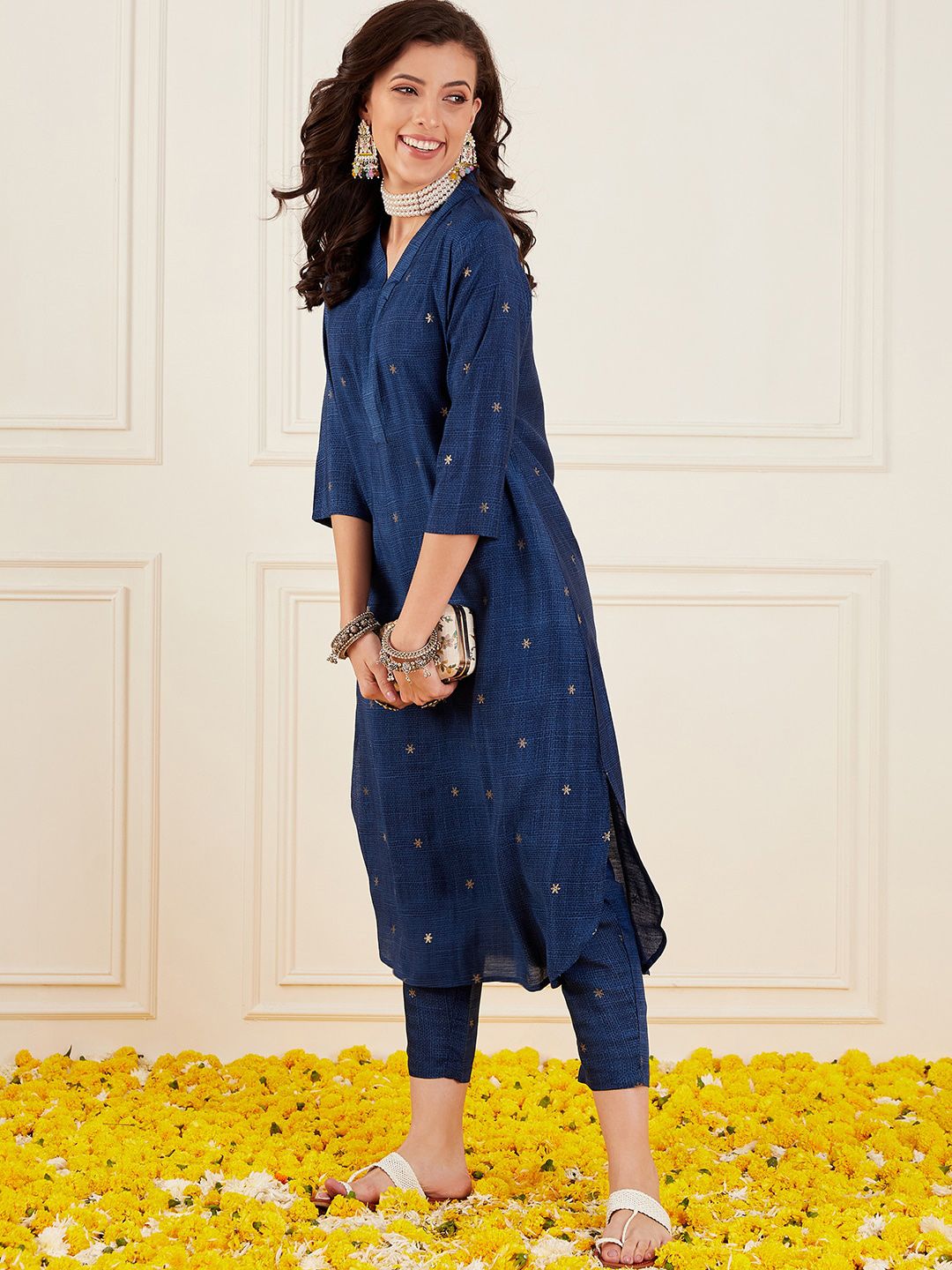 Ethnic Motifs Printed V-Neck Straight Kurta With Trouser