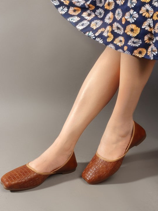 Women Textured Mojaris Flats-8