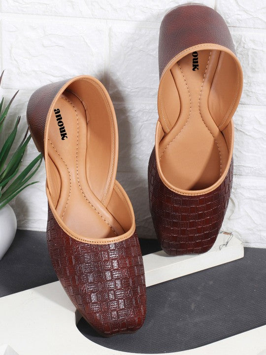 Women Textured Mojaris Flats-5