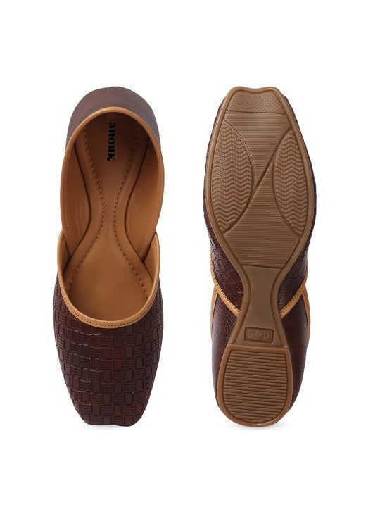 Women Textured Mojaris Flats-3