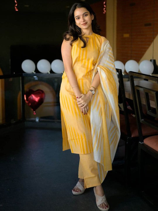 Geometric Printed Round Neck Straight Kurta With Trousers & Dupatta-1
